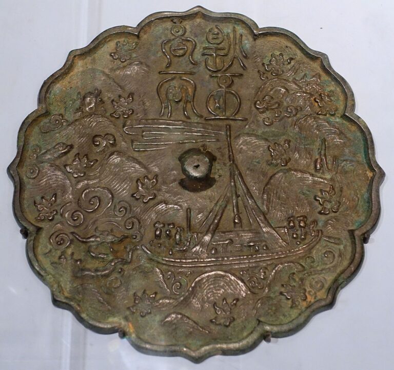 Mirror,_Korea,_Goryeo,_bronze_-_National_Museum_of_Natural_History,_United_States_-_DSC00528