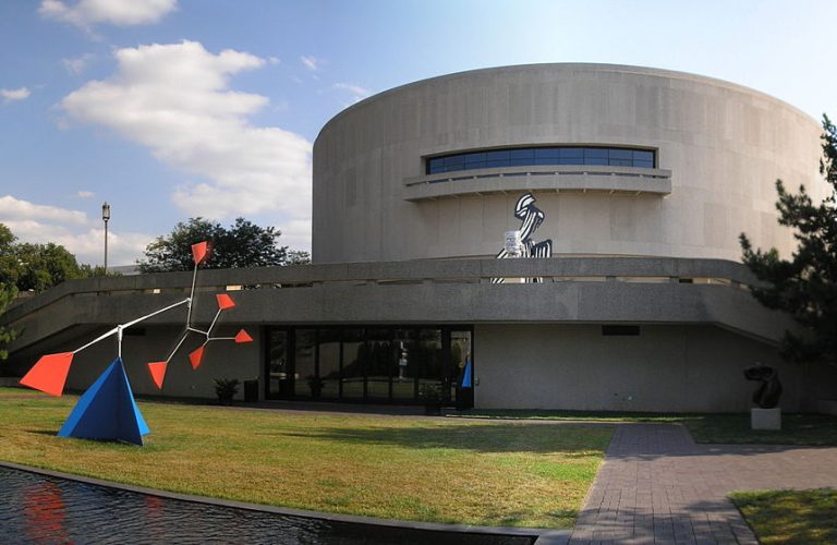 1200px-Hirshhorn_Museum_DC_2007