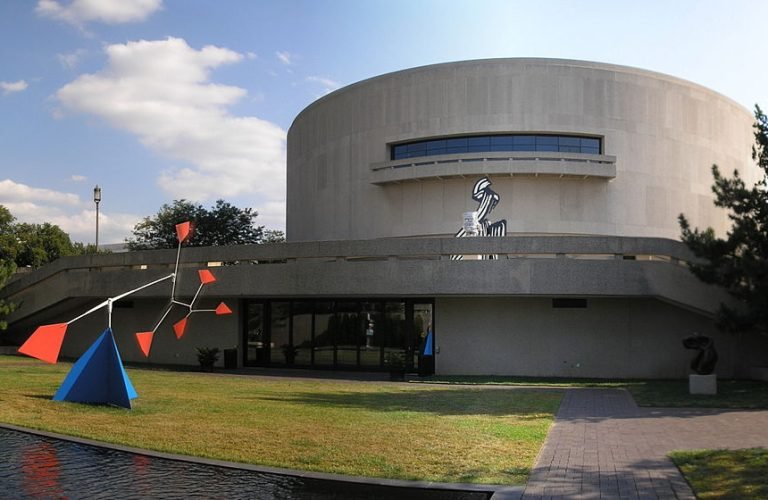 1200px-Hirshhorn_Museum_DC_2007