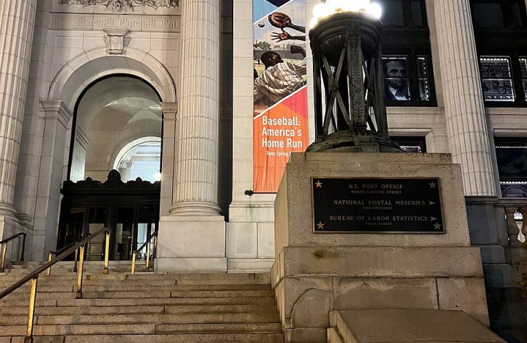 National_Postal_Museum_at_night